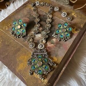 Green Peacock-Inspired Silver Tone Necklace & Earring Set!!